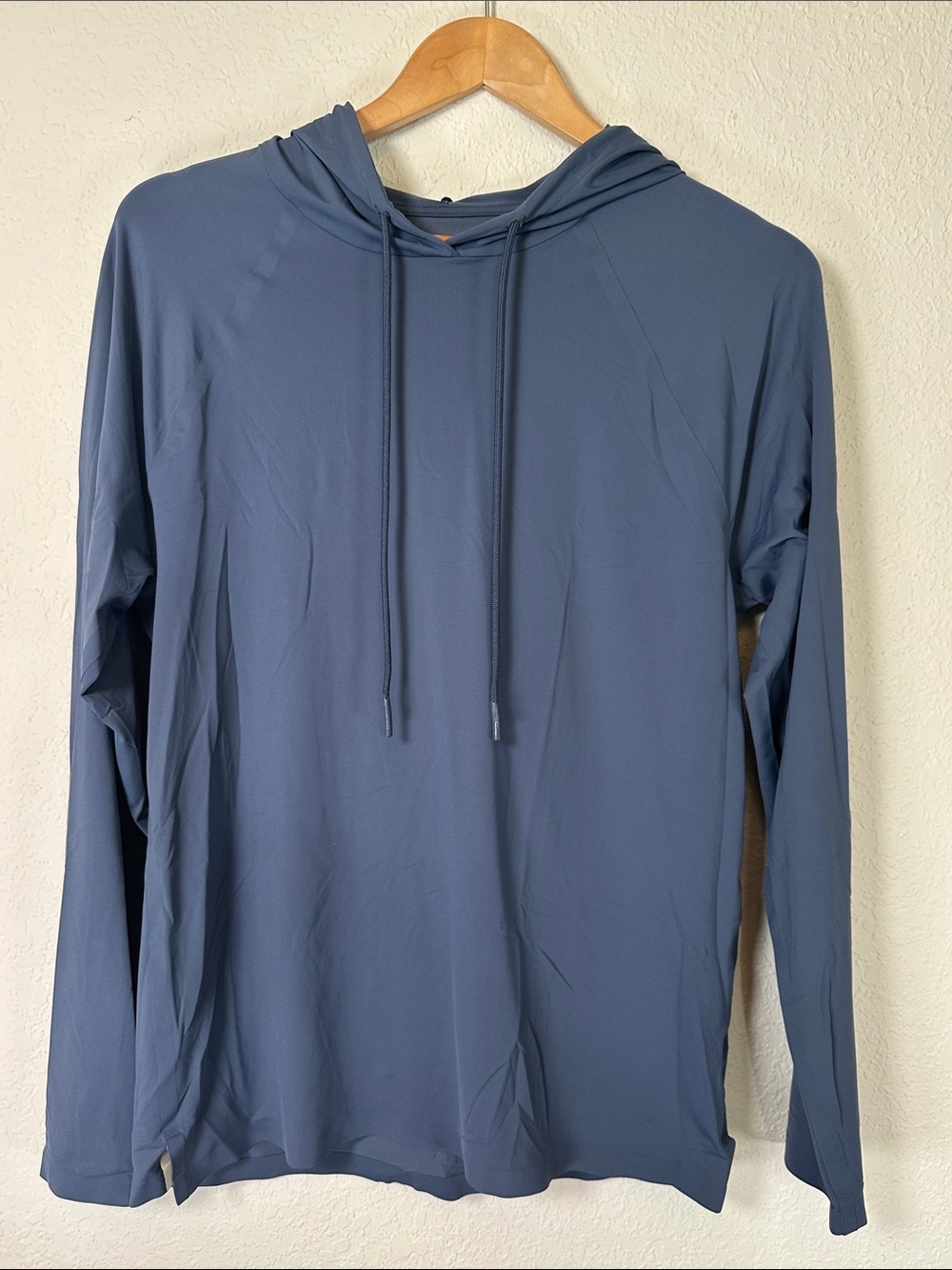 ALO Yoga Men's Slate Blue Lightweight Hooded Long Sleeve